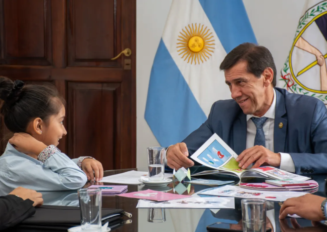 Sadir recibió a María Isabella Albarracín, la expositora más joven de la Feria Internacional del Libro