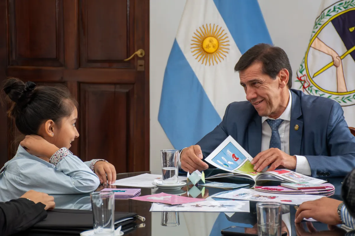 Sadir recibió a María Isabella Albarracín, la expositora más joven de la Feria Internacional del Libro