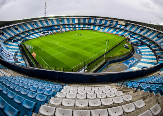 Conmebol desaprobó el campo de juego de Racing y ante Sportivo Luqueño deberá mudarse a Lanús